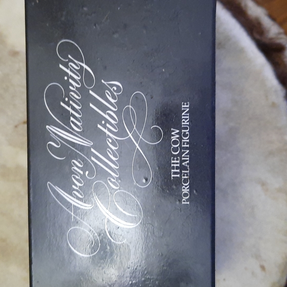 NIB AVON NATIVITY COLLECTIBLES WHITE MANGER PORCELAIN COW VINTAGE - Picture 2 of 4